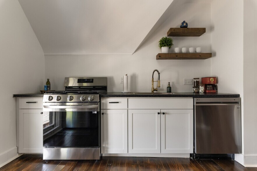 Building Photo - 1382 Burdette Ave