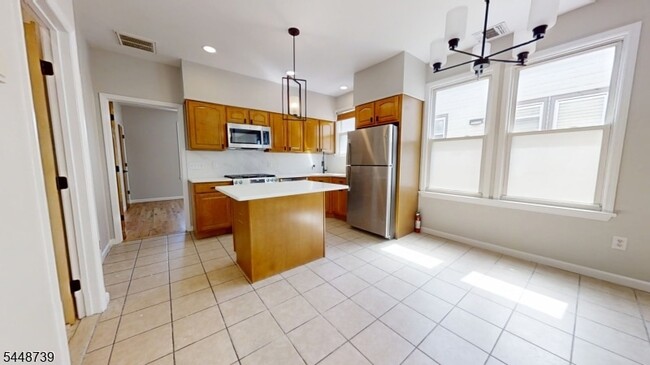 Building Photo - 11 Schuyler Ct