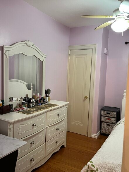 Building Photo - 287 Pelton Ave