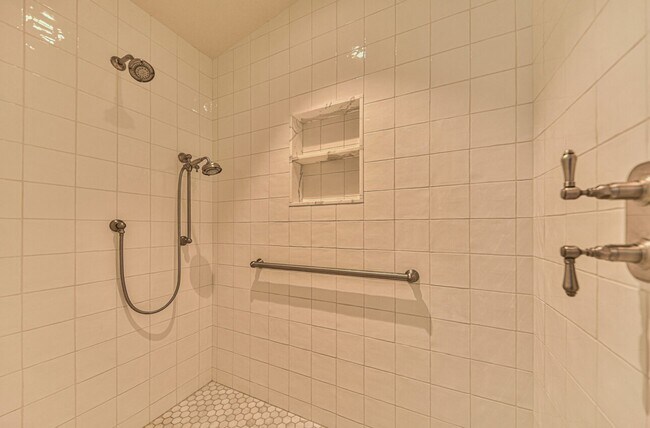 Building Photo - Luxury Living in Corral de Tierra!