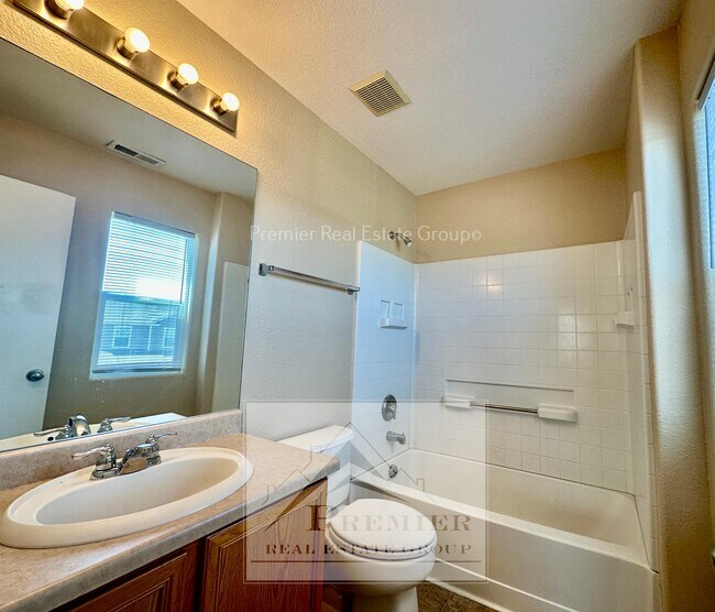 Building Photo - 10586 Country Park Point