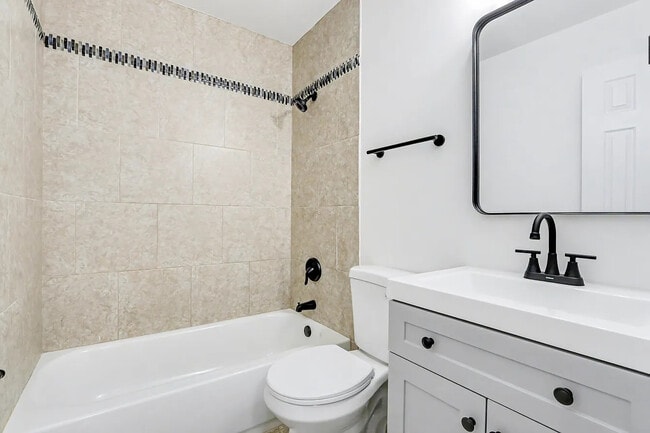 Building Photo - 8 Wildwood Ln