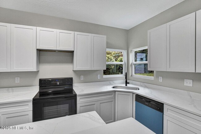 Building Photo - 938 Alderside St