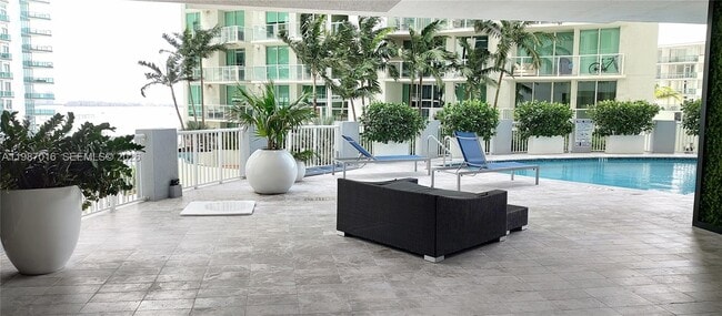 Building Photo - 170 SE 14th St