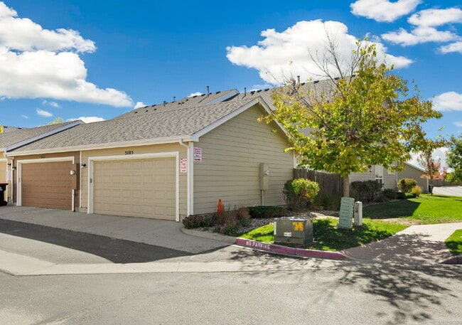 Building Photo - Spacious End-Unit Townhome with Greenbelt Views and Detached 2-Car Garage