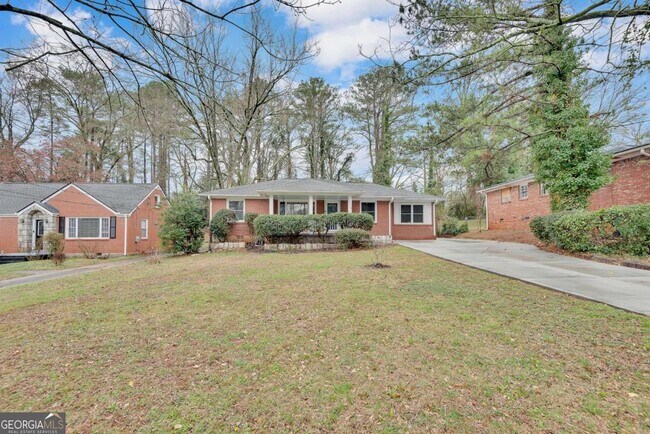 Building Photo - 2015 E Camellia Dr