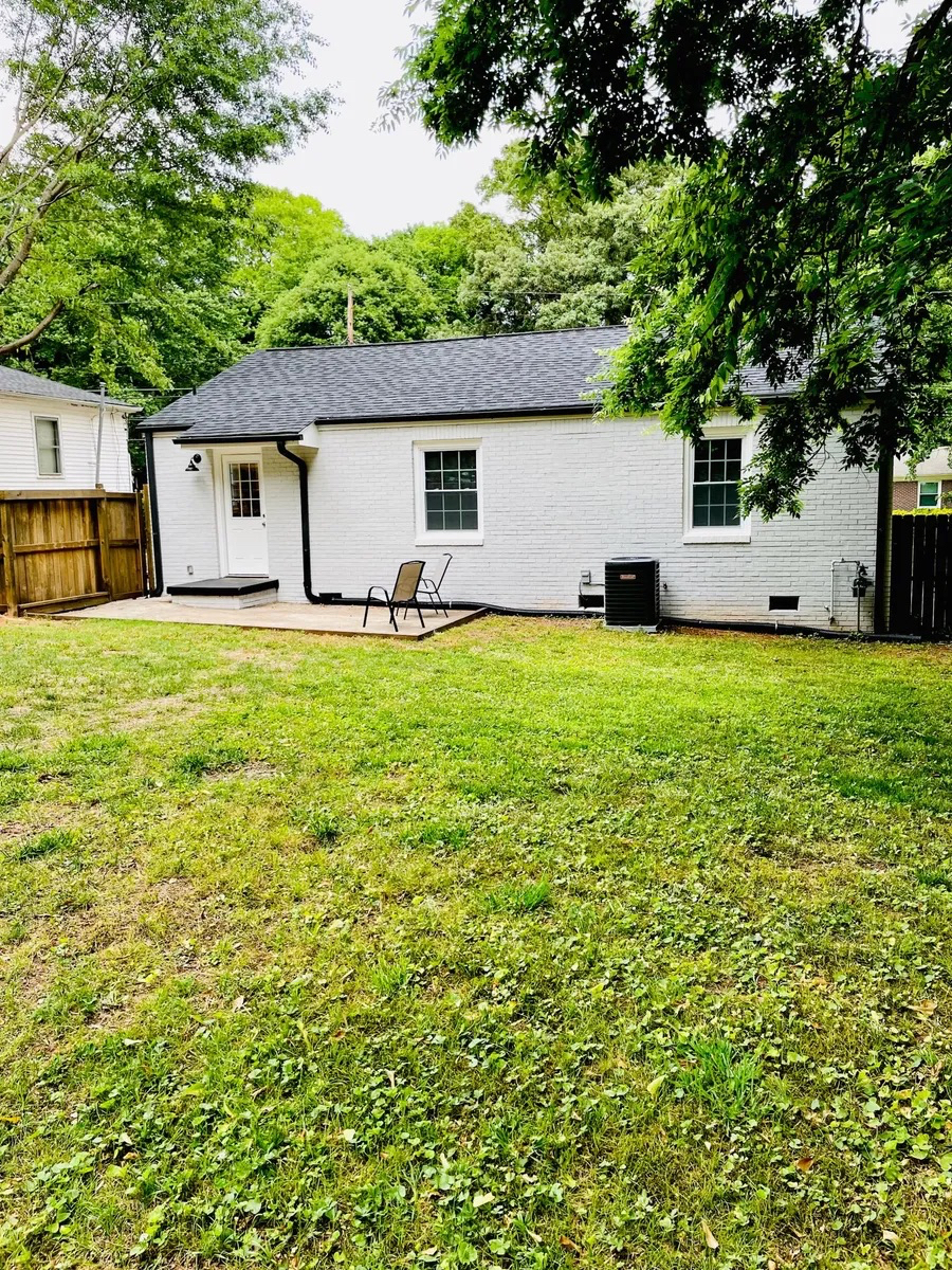 Building Photo - Room in House on Cloverhurst Dr