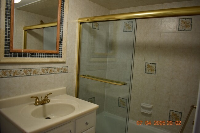 Building Photo - 6308 Joslyn Pl