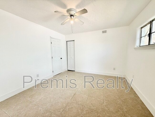 Building Photo - 7960 Boca Ciega Dr