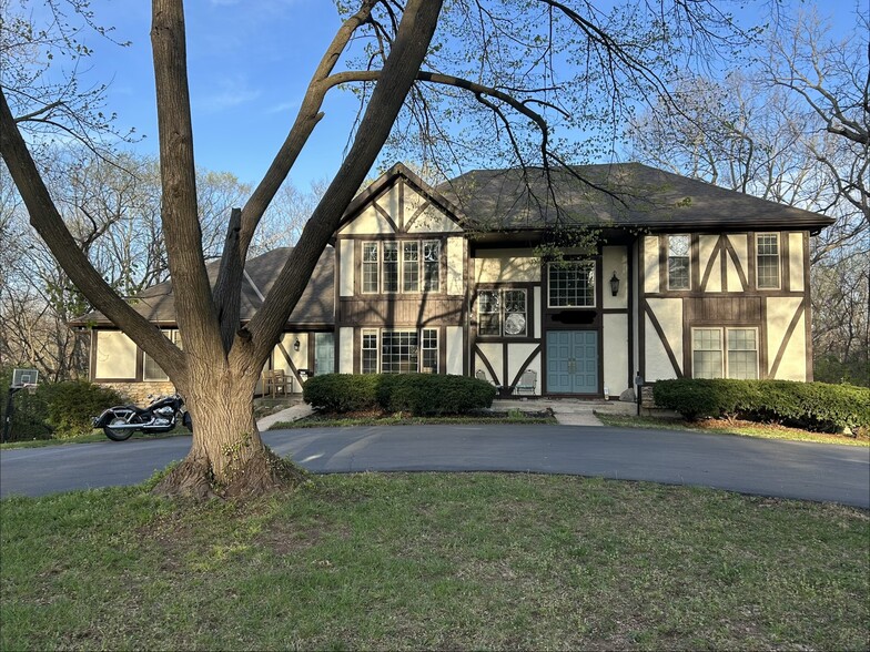 Full home (apartment of the left of the home) - 10950 Glen Arbor Rd