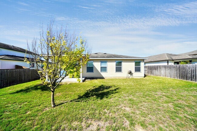 Building Photo - Beautiful home in the desirable Trails of Kensington Ranch, Schertz, TX - Realtor Commission: $500