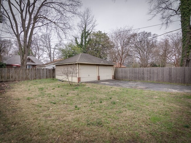 Building Photo - Charming 3BR/1B Conveniently Located Near Rhodes College!