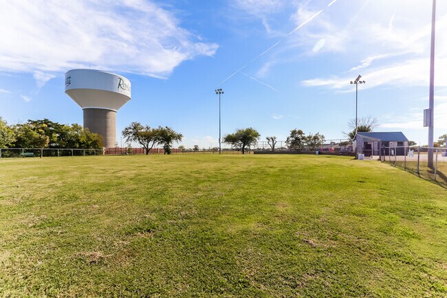 Building Photo - 3309 Sara Dr