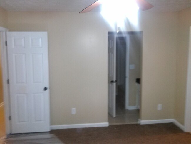Building Photo - DUPLEX at Summerglen!