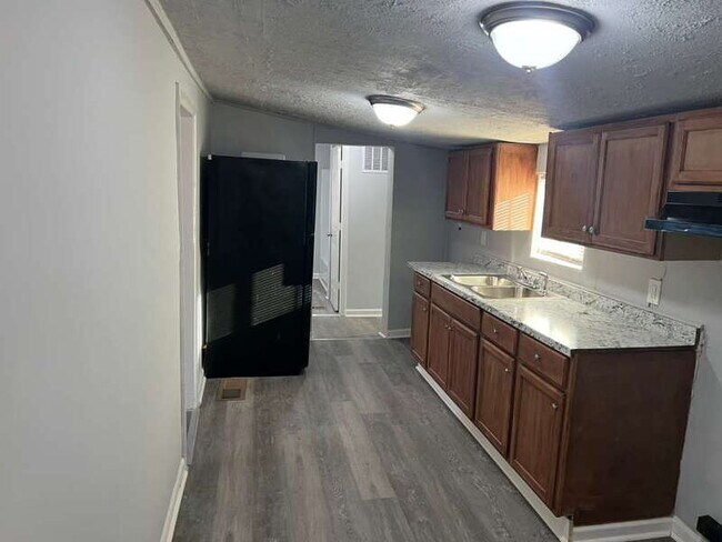 Building Photo - 5038 Westbrook Rd