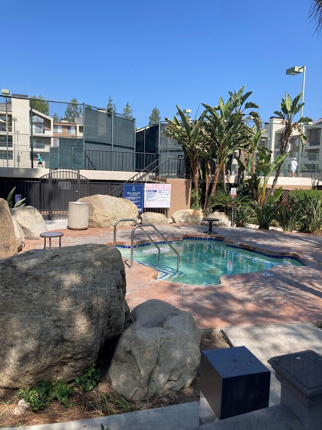 spa and tennis courts - 5535 Canoga Ave