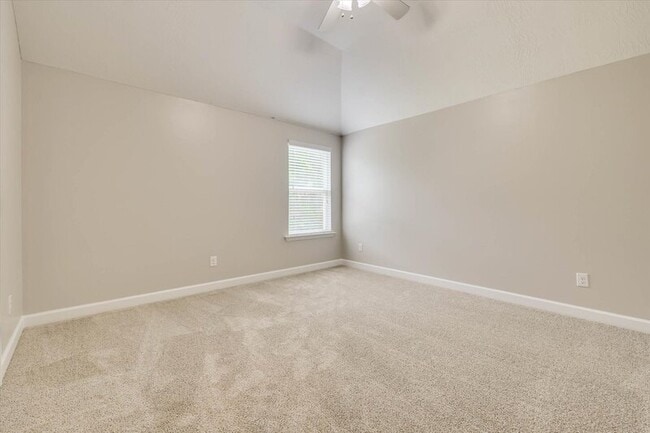 Building Photo - 127 Radcliff Dr