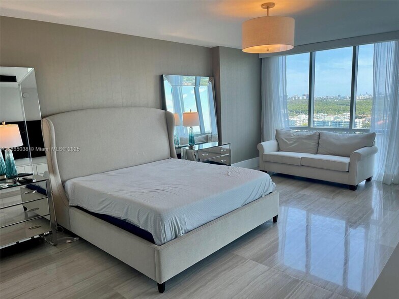Building Photo - 17111 Biscayne Blvd