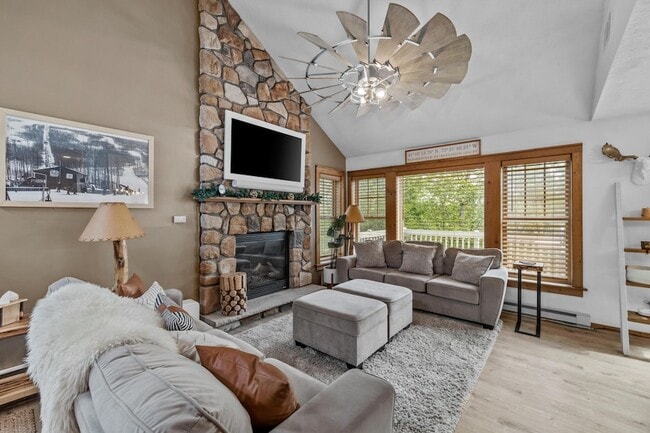 Building Photo - 358 Juniper Ct