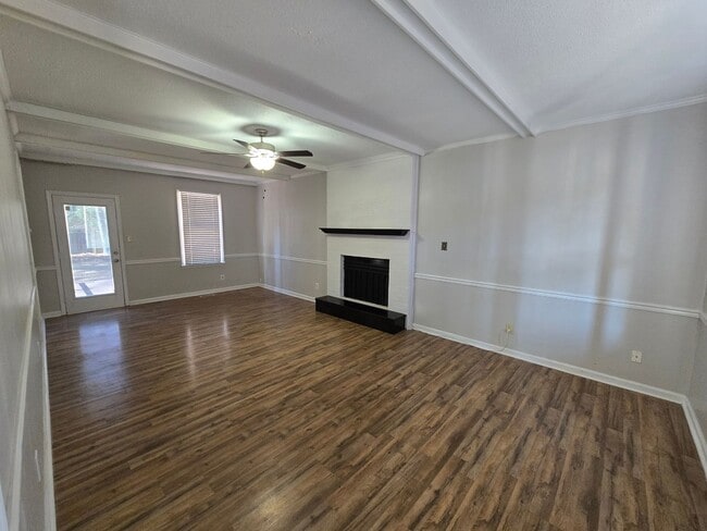 Building Photo - 6172 Lakeway Dr