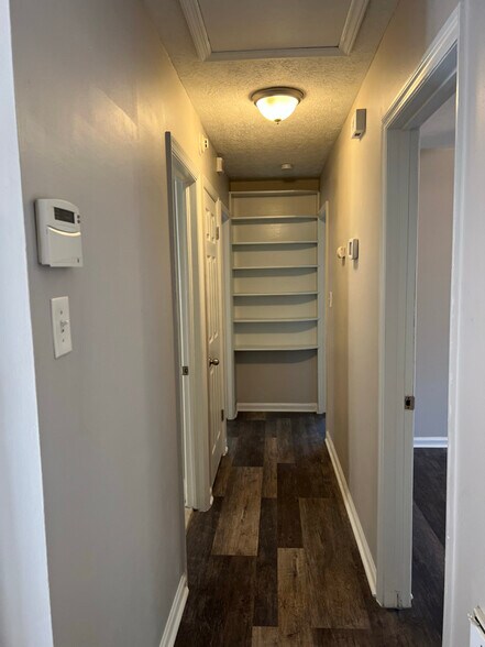 Building Photo - 2220 Mahan Dr