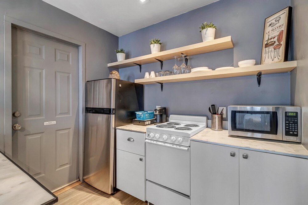 Building Photo - 1850 N Laura St