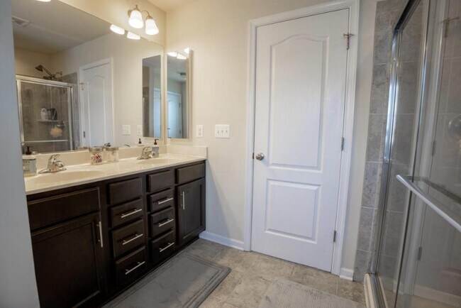 Building Photo - 6778 McCormick Dr
