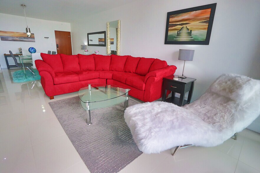 Living area - 4001 S Ocean Dr