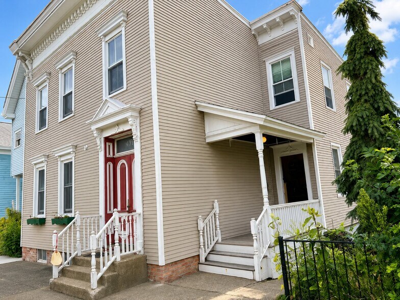 Building Photo - 430 Union St