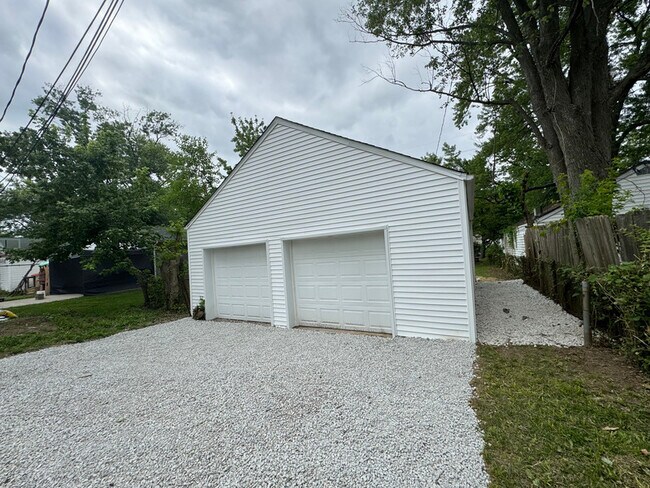 Building Photo - 1140 Osage Ave