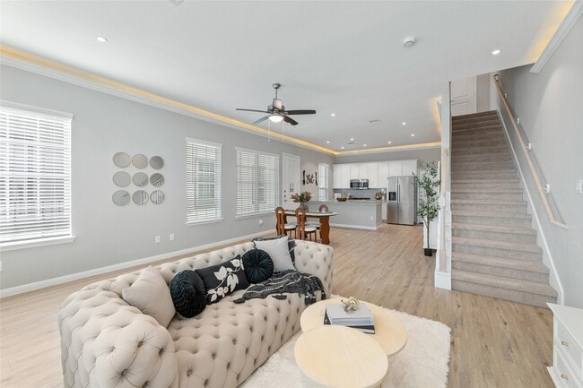 Building Photo - 923 Beebrush Ln