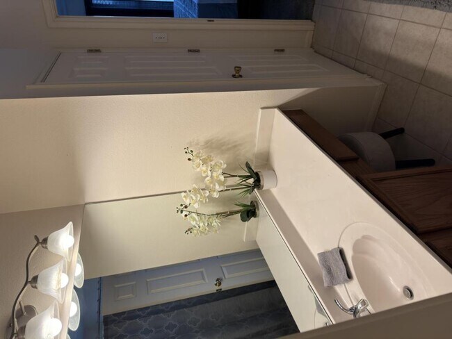 Building Photo - 21910 Goldcrest Run