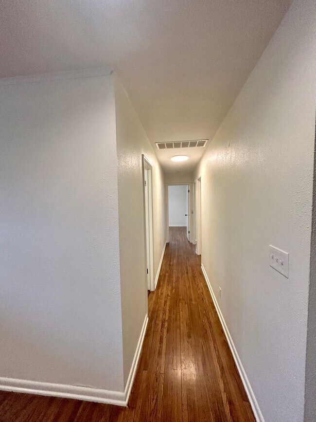 Building Photo - Beautiful updated Midtown home in the loved Lortondale addition