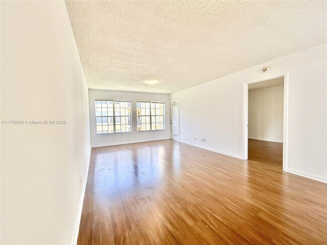 Building Photo - 6331 La Costa Dr