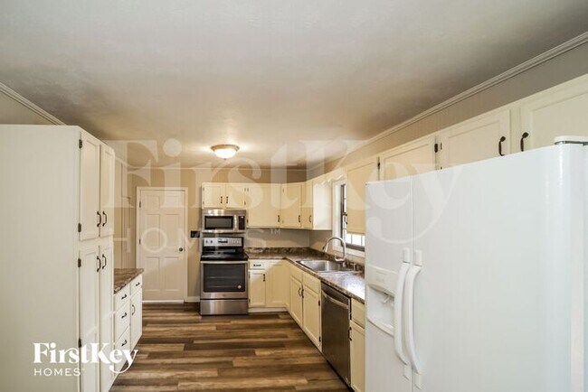 Building Photo - 2625 Sherwood Dr