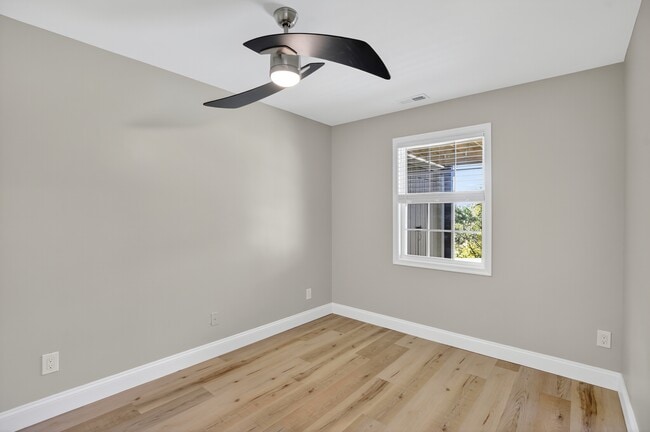 Building Photo - 3459 Howell Ct