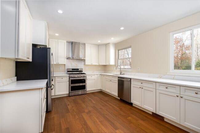 Building Photo - 2942 S Haven Dr