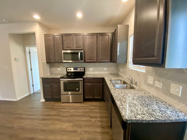 Building Photo - Charming 3x2 Rental Home in New Braunfels, TX!