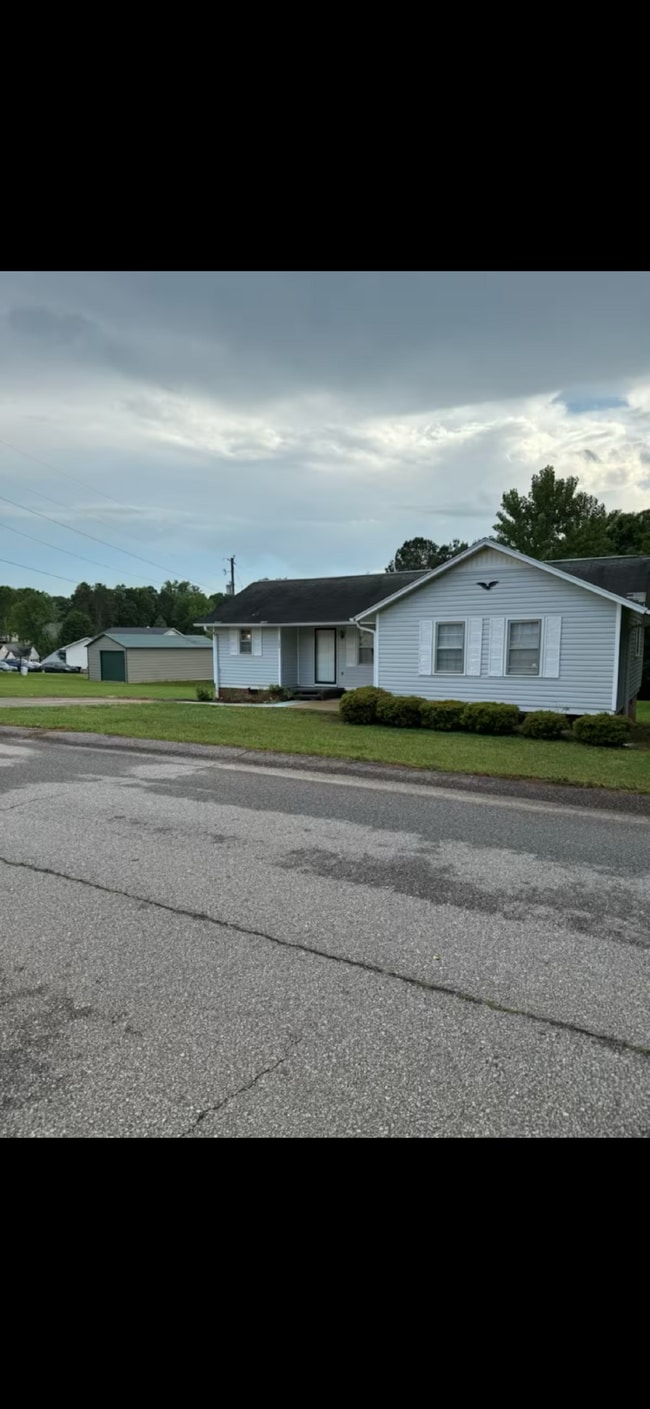 Building Photo - 500 Shady Pine Dr