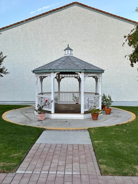 Community Gazebo - 4728 Park Granada