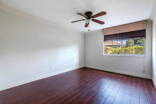 Building Photo - 160 Yacht Club Way