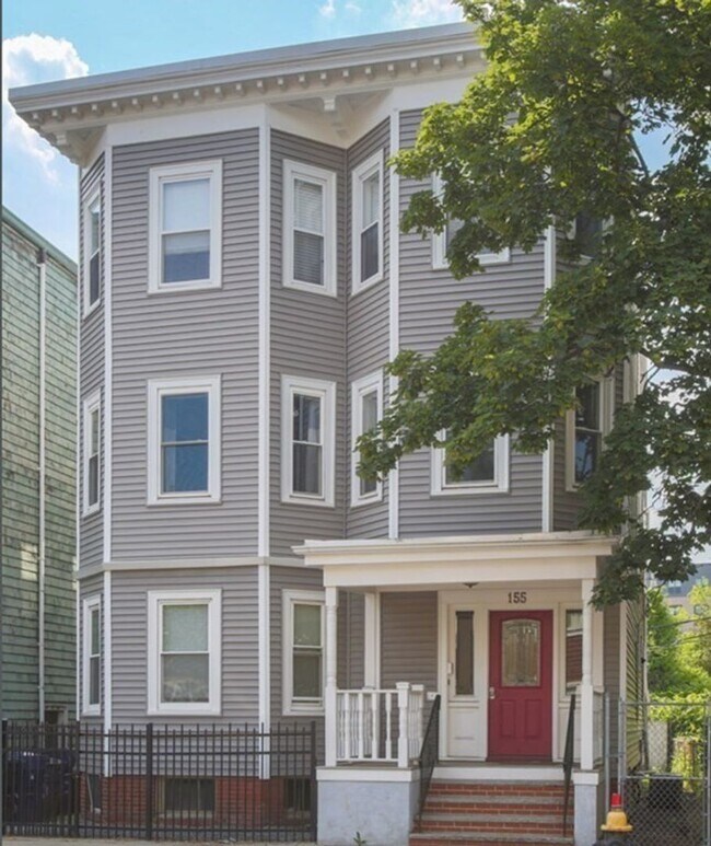 Building Photo - Updated 3 bed - Private Porch - In Unit Laundry