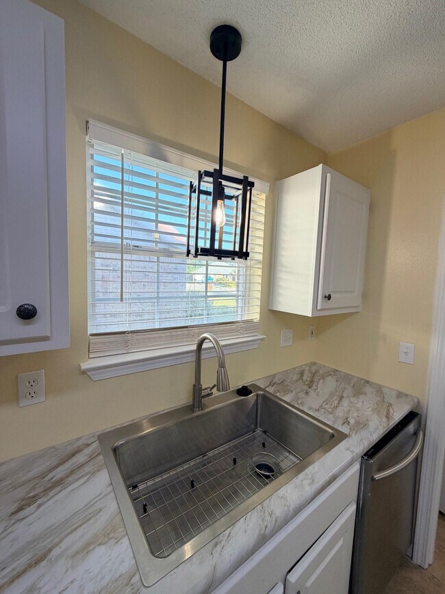 Building Photo - 6952 Cotton Boll Ln