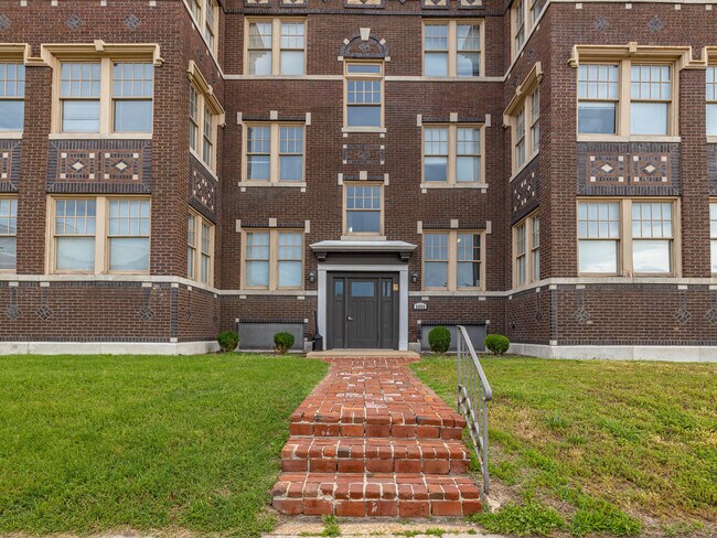 Building Photo - 5855 Washington Blvd