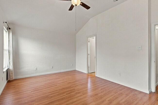 Building Photo - 616 Mustang Ct