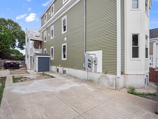 Building Photo - 206 Byron St