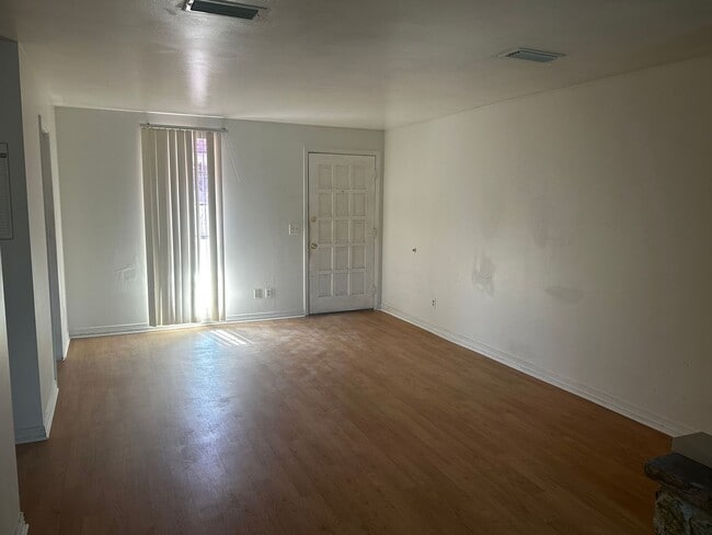 Building Photo - 1530 El Prado Rd