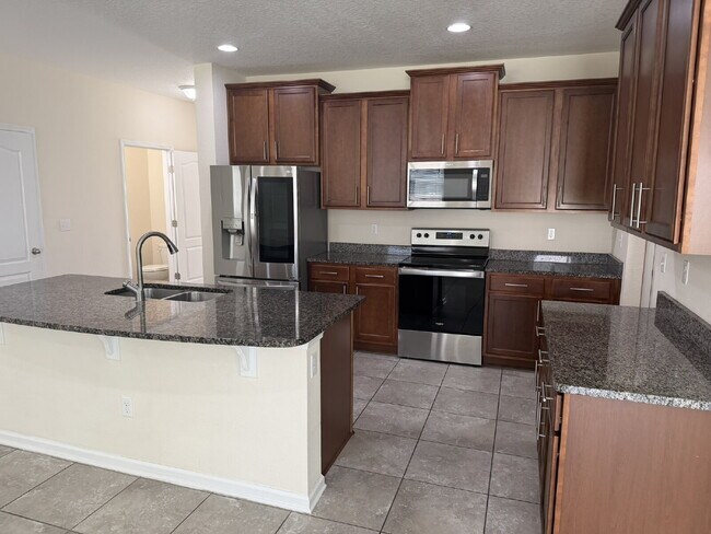 Building Photo - For Rent- Beautiful Home with 4 Bed, 2.5 Bath, PLUS a loft in Northside Jacksonville!