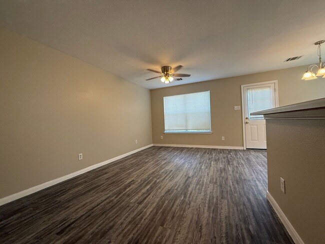 Building Photo - 201.203 Marvin Cove