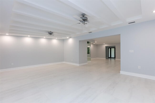 Building Photo - 13401 SW 83rd Ave